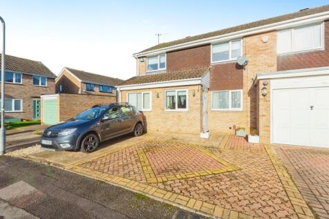 4 bedroom end of terrace house for sale