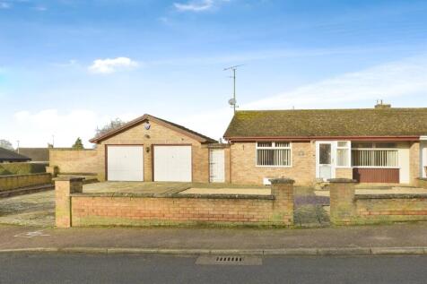 3 bedroom semi-detached bungalow for sale
