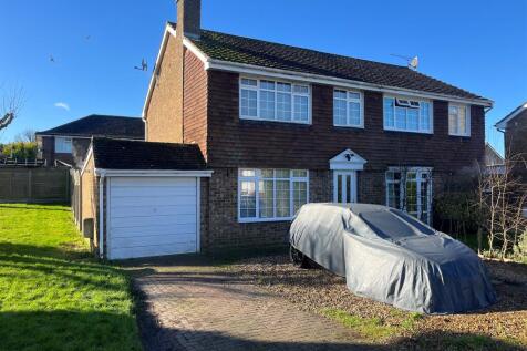 3 bedroom semi-detached house for sale