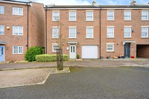 4 bedroom town house for sale