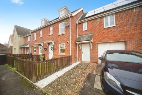 3 bedroom town house for sale
