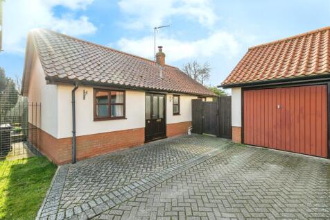 2 bedroom detached bungalow for sale