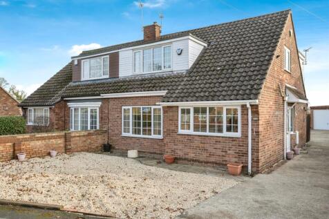 4 bedroom semi-detached bungalow for sale