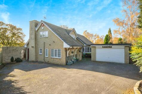 3 bedroom detached bungalow for sale