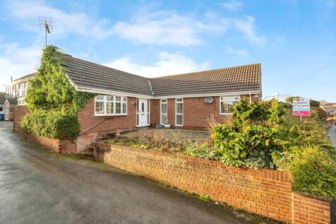 2 bedroom detached bungalow for sale