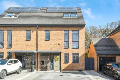 4 bedroom semi-detached house for sale