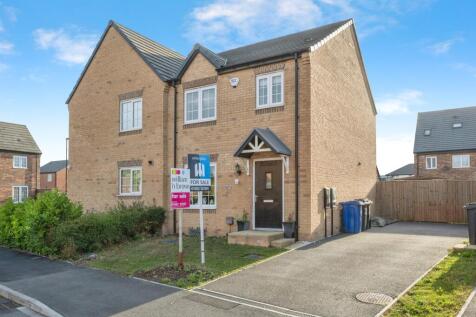 3 bedroom semi-detached house for sale