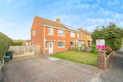 3 bedroom semi-detached house for sale
