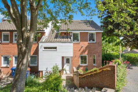 4 bedroom end of terrace house for sale