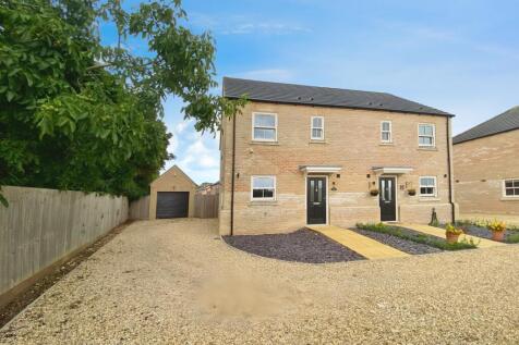 3 bedroom semi-detached house for sale