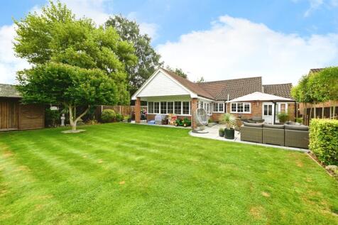 4 bedroom detached bungalow for sale