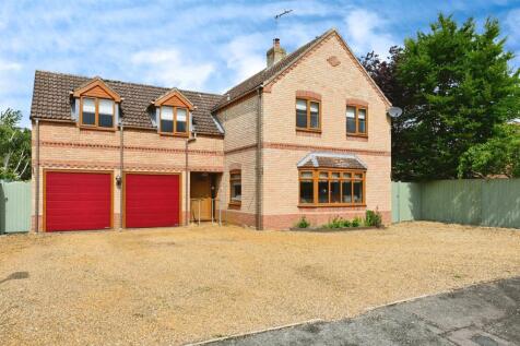 5 bedroom detached house for sale