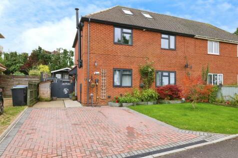 4 bedroom semi-detached house for sale