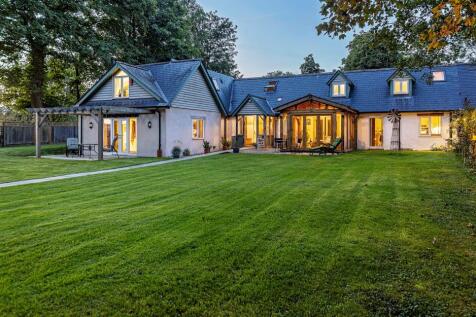 4 bedroom semi-detached house for sale