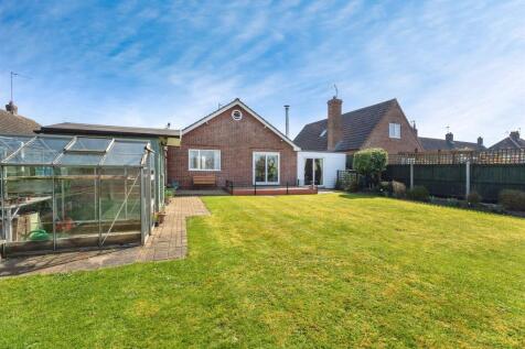 4 bedroom detached bungalow for sale