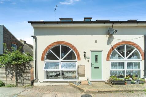 2 bedroom mews property for sale