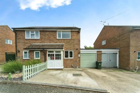 2 bedroom semi-detached house for sale