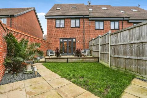 3 bedroom end of terrace house for sale