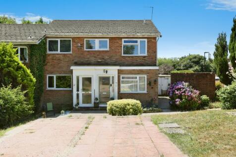 2 bedroom maisonette for sale