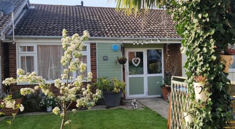 2 bedroom terraced bungalow for sale