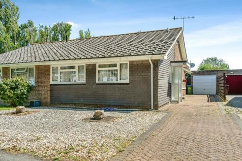 3 bedroom semi-detached bungalow for sale