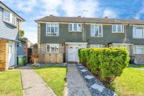 4 bedroom end of terrace house for sale