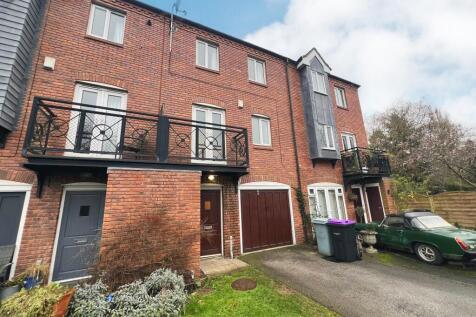 3 bedroom terraced house for sale