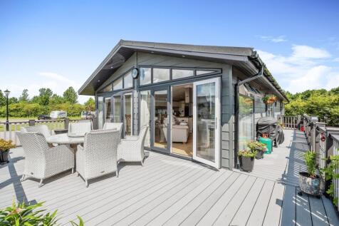 2 bedroom lodge for sale