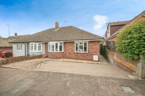 2 bedroom semi-detached bungalow for sale