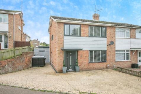 3 bedroom semi-detached house for sale