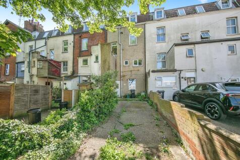 2 bedroom maisonette for sale