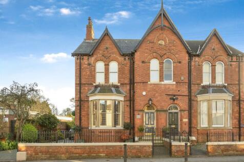 5 bedroom semi-detached house for sale
