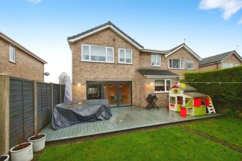 4 bedroom detached house for sale