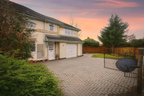 4 bedroom end of terrace house for sale