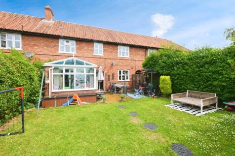 3 bedroom terraced house for sale