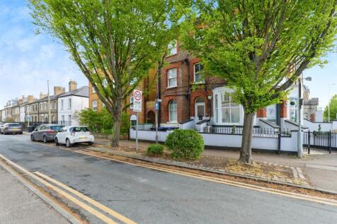 2 bedroom maisonette for sale