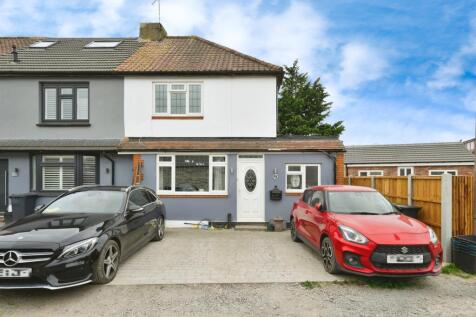 4 bedroom end of terrace house for sale