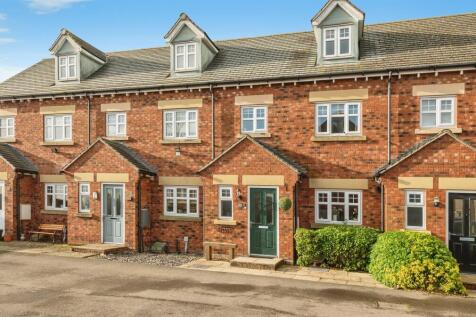 3 bedroom town house for sale