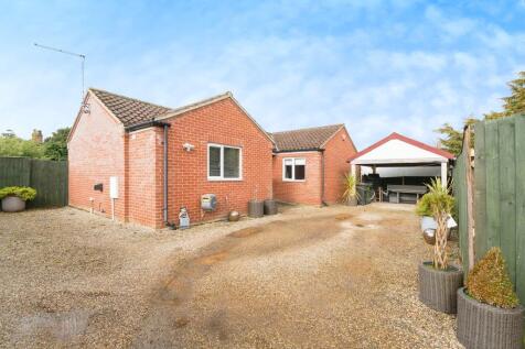 2 bedroom detached bungalow for sale
