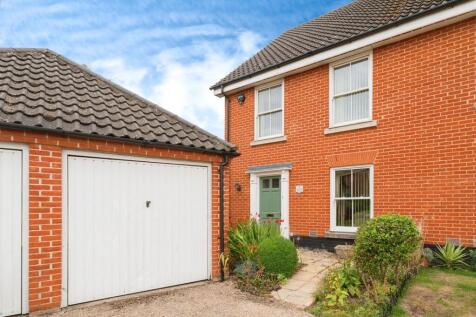 3 bedroom semi-detached house for sale