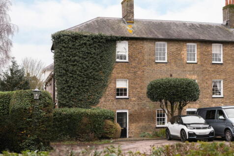 Tring Station, Hertfordshire HP23 4 bed terraced house for sale
