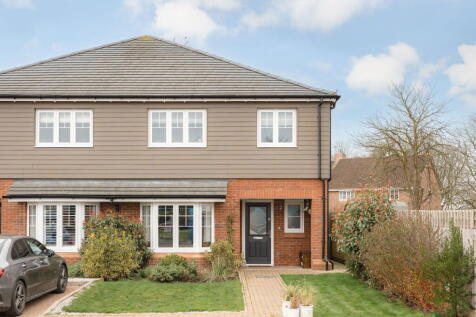 Poultons Meadow, Pitstone... 4 bed semi