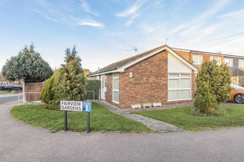 Fairview Gardens, Meopham, 2 bed bungalow for sale