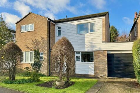 3 bedroom link detached house for sale