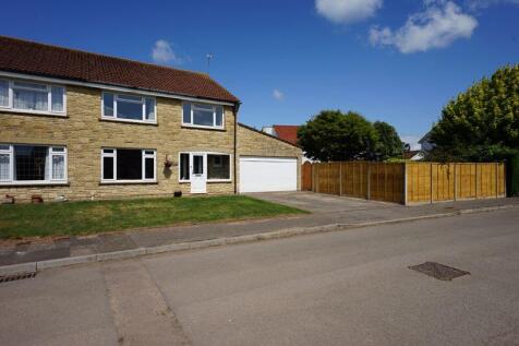 4 bedroom semi-detached house for sale