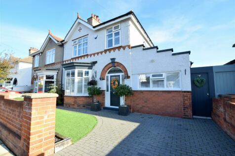 3 bedroom semi-detached house for sale