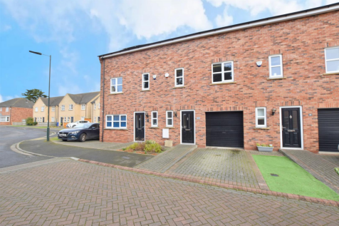 Pine Walk, Cleethorpes DN35 3 bed terraced house for sale