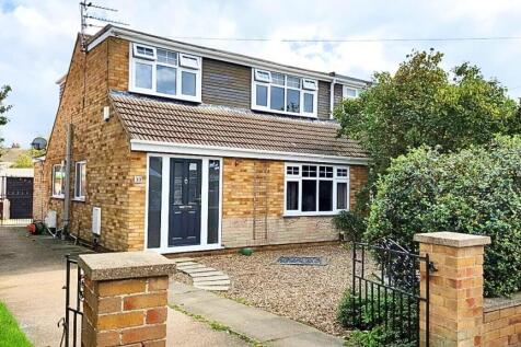 3 bedroom semi-detached house for sale