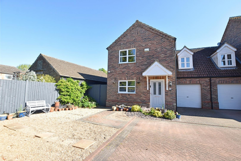 Countess Close, New Waltham, Grimsby... 3 bed townhouse for sale