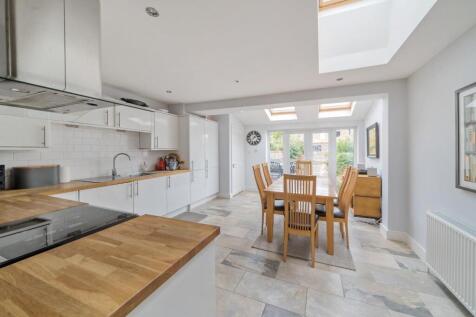 4 bedroom terraced house for sale